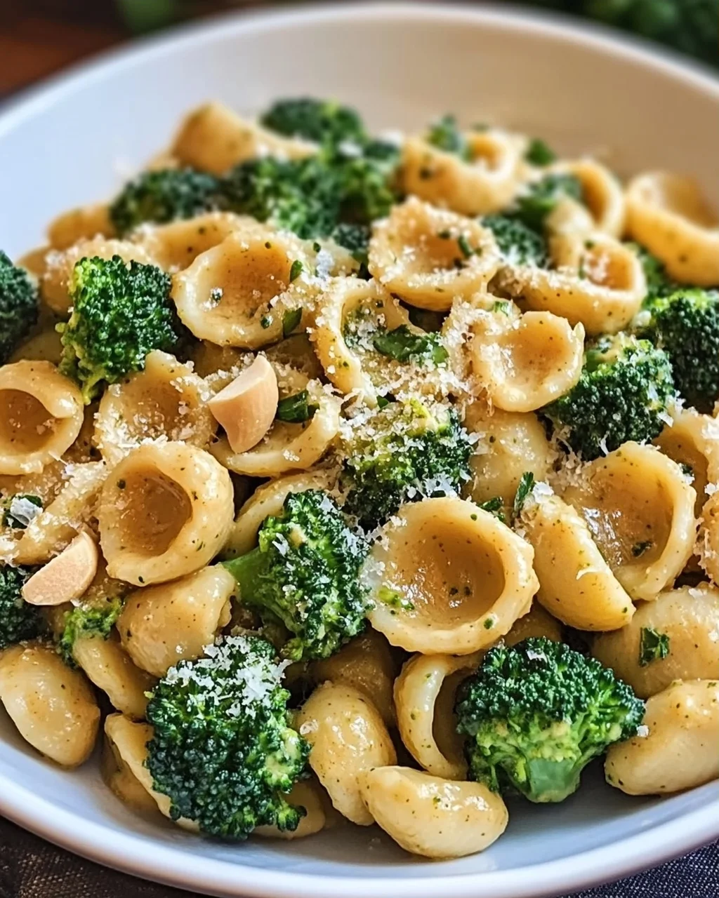 Cremige Erdnuss Brokkoli Orecchiette Pasta