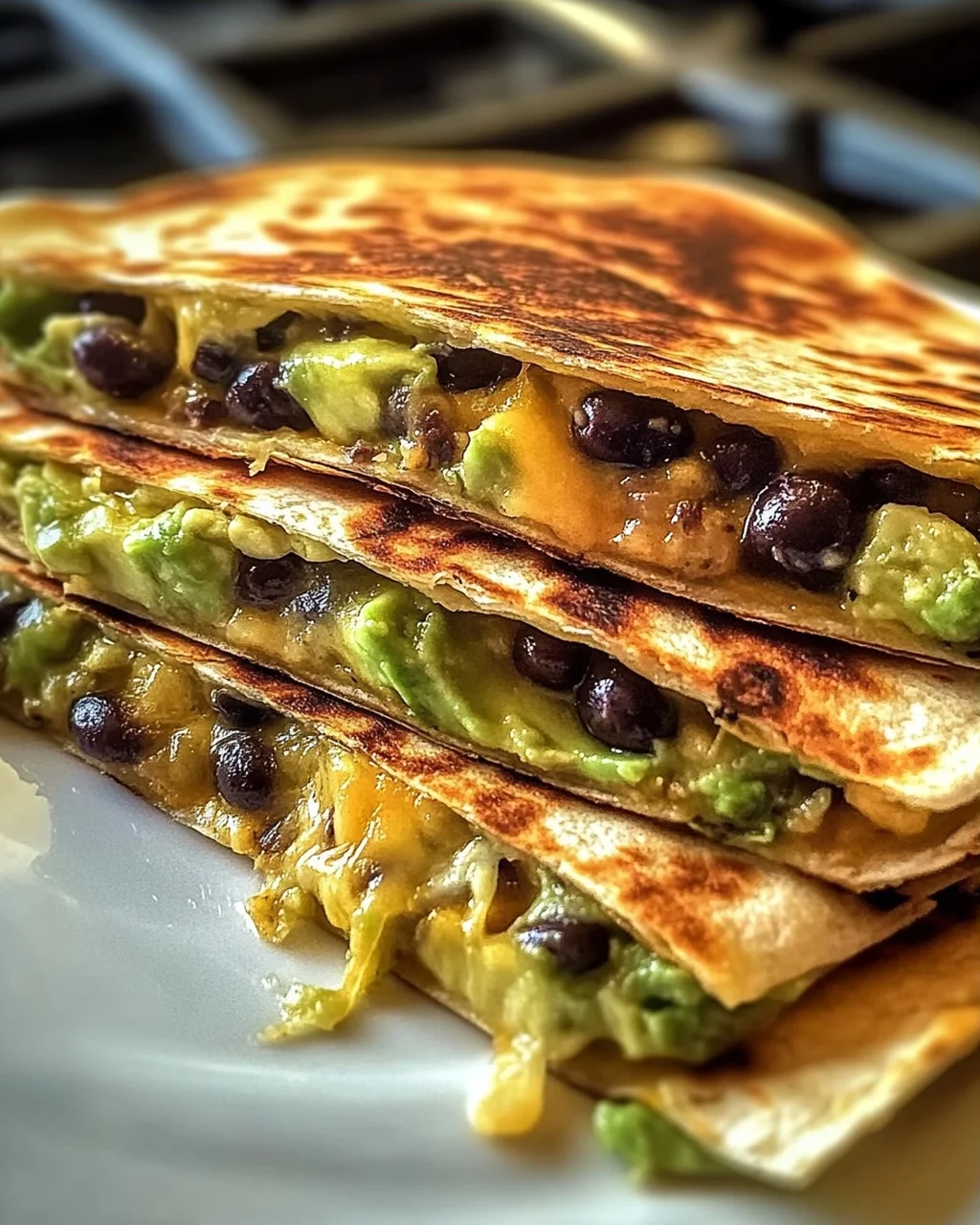Köstliche Vegetarische Avocado- und Schwarzbohnen-Quesadilla
