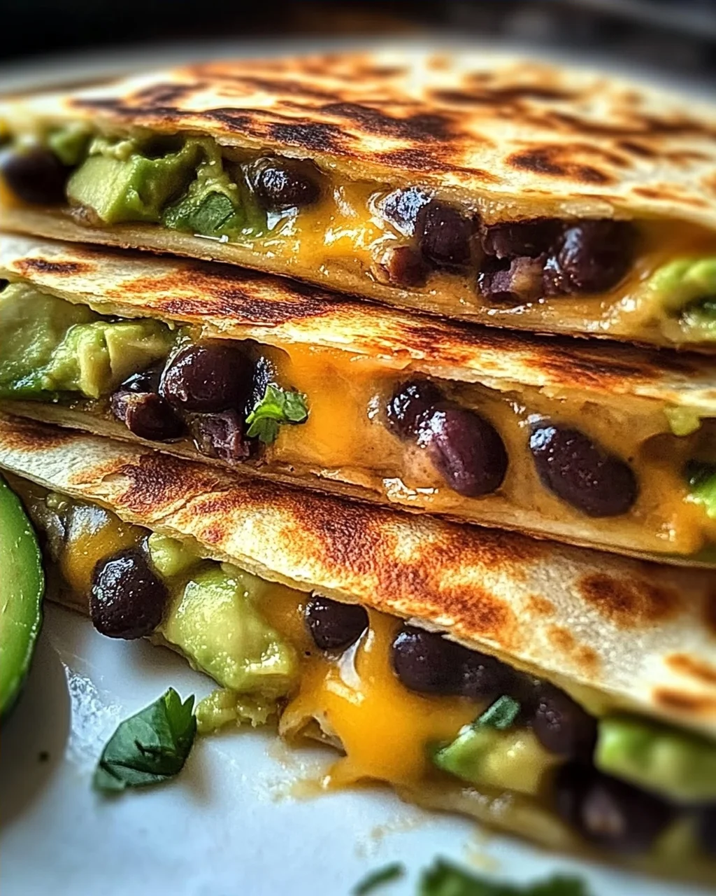 Köstliche Vegetarische Avocado- und Schwarzbohnen-Quesadilla