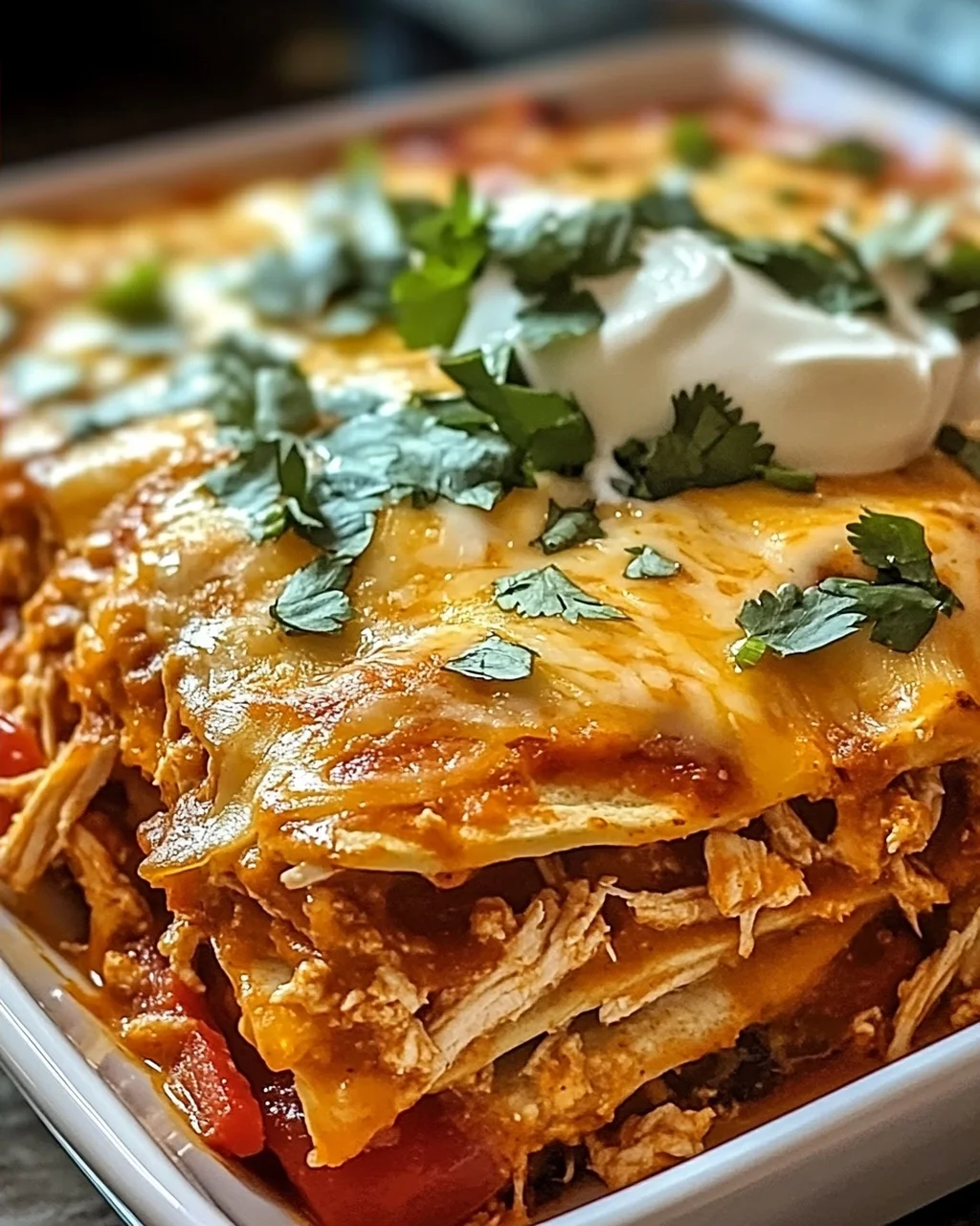 Zerrissenes Hühnchen Enchilada Auflauf für Ihre Familie
